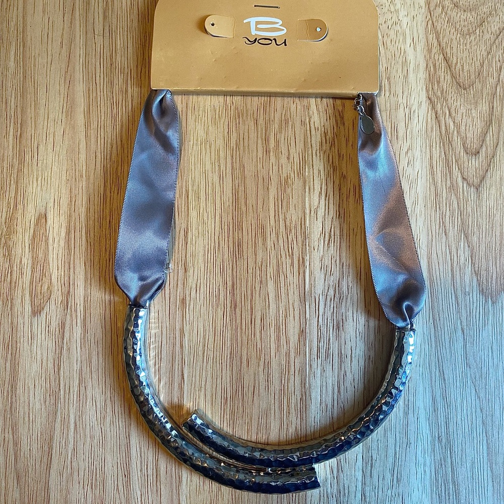 Choker necklace
